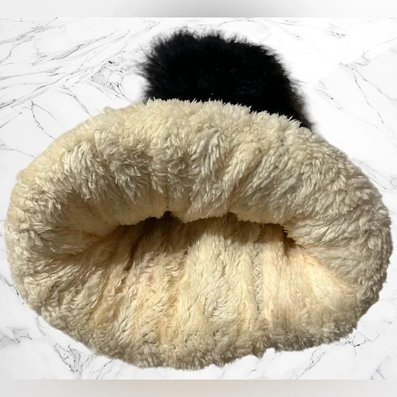 2 Women’s Knitted Pom Pom Beanie Hats - Picture 3 of 5